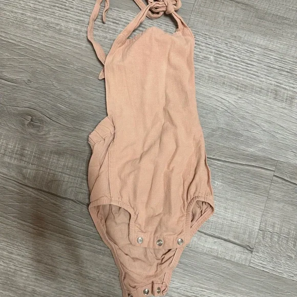 Chic Pink Halter Bodysuit - Picture 1 of 2